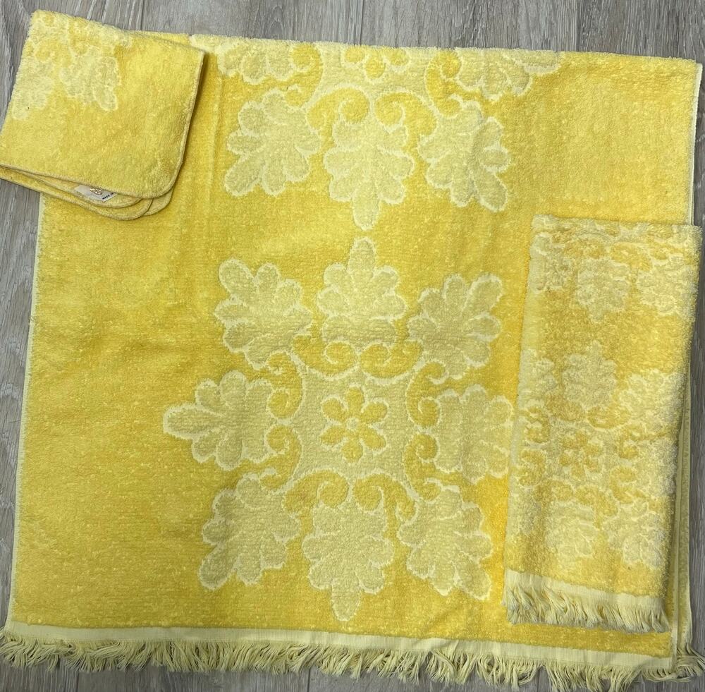 Vintage 1970s Cannon Royal Family Yellow Floral 3 Pc Towel Set Fringe Made USA